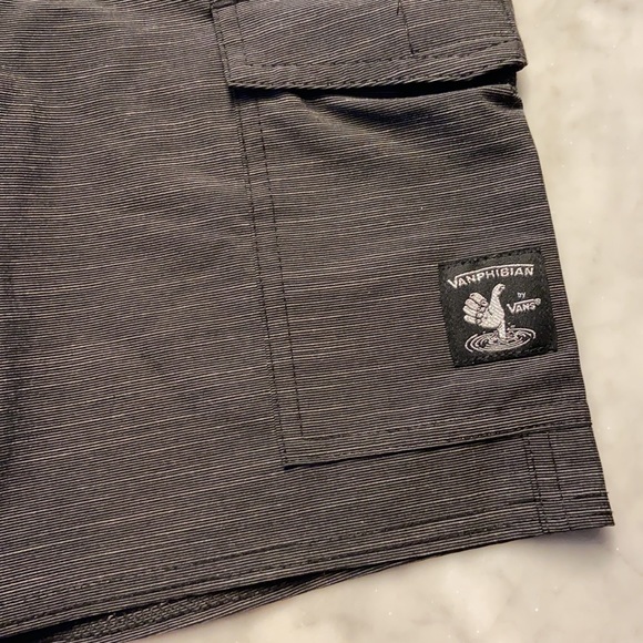 Vans Vanphibian Shorts. Boys 10. Grey stripe - Picture 2 of 4